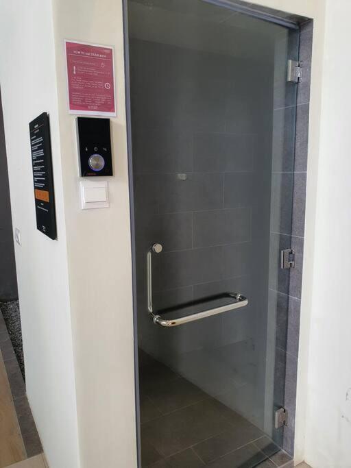 Apartamento Infinity Pool/Lucentia Bbcc,Near Trx, Klcc, Pnb118 Kuala Lumpur Exterior foto